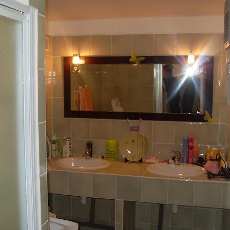 Apartment 10 Des Acacias *