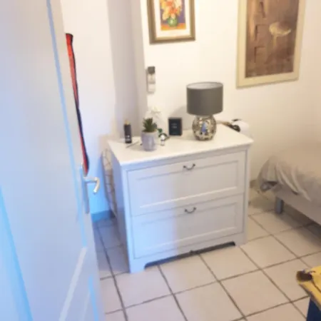 Apartment 10 Des Acacias *