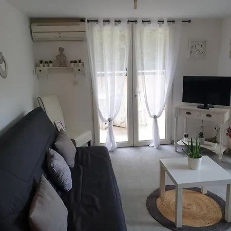 Apartman 10 Des Acacias *